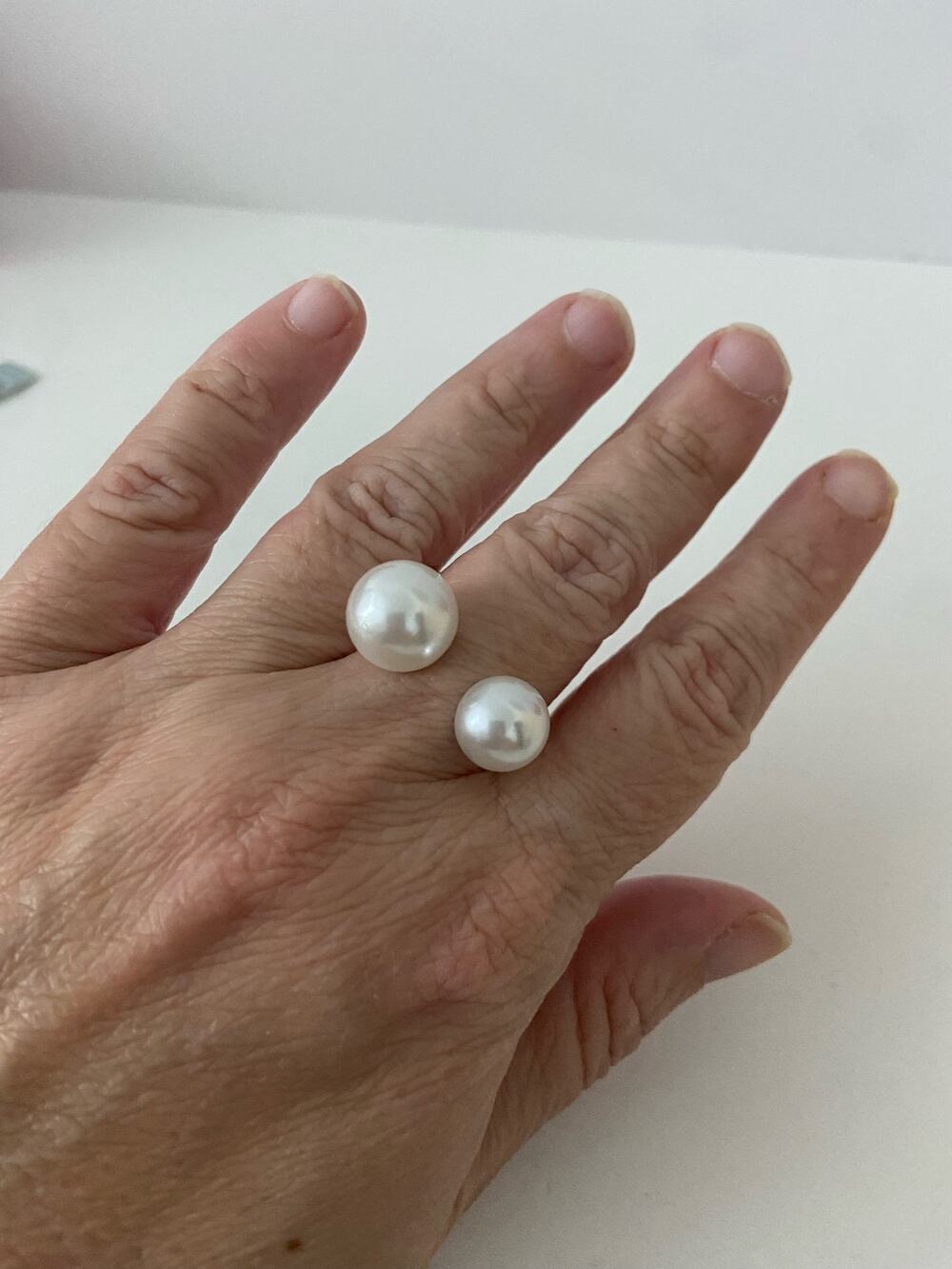 Faux pearl ring size 7.5 gold tone